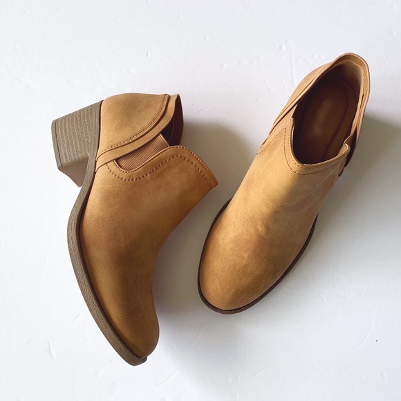 Distressed tan block heel booties - Picture 2 of 7